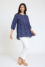 Load image into Gallery viewer, lightweight Button Accent Ditsy Floral Tunic
