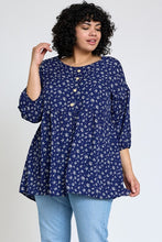 Load image into Gallery viewer, lightweight Button Accent Ditsy Floral Tunic
